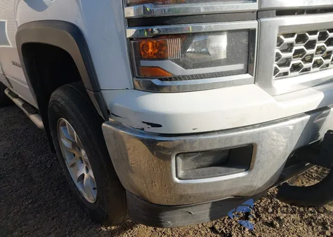 2015 Chevrolet Silverado 1500 1Lt z USA, uszkodzony, nr VIN 3GCUKREC0FG512199